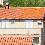 In With Balcony, Air Condition, Wifi Apartment Lopar