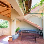 In With Balcony, Air Condition, Wifi Daire Lopar