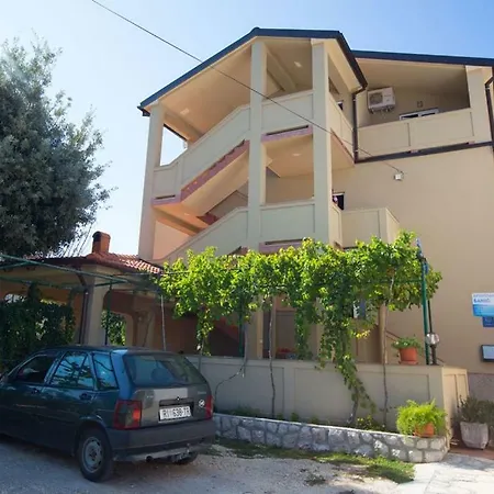 شقة In With Balcony, Air Condition, Wifi