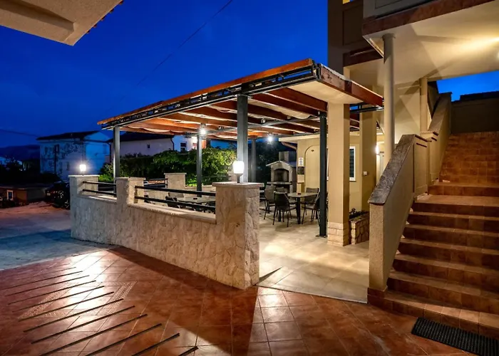 In With Balcony, Air Condition, Wifi Lopar