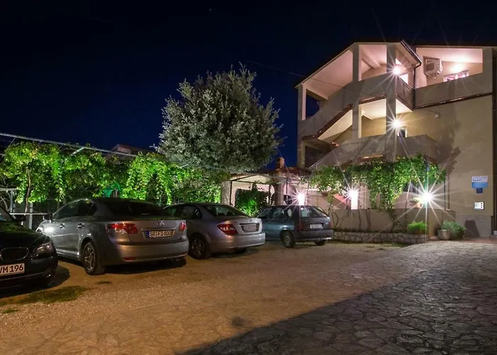 In With Balcony, Air Condition, Wifi Apartment *