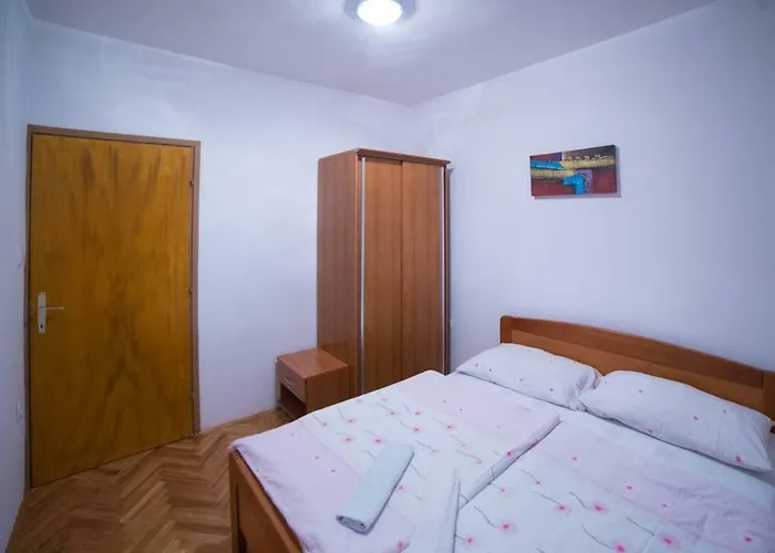 In With Balcony, Air Condition, Wifi Apartment