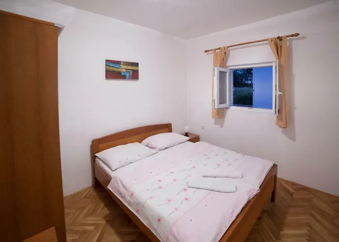 Apartment In With Balcony, Air Condition, Wifi